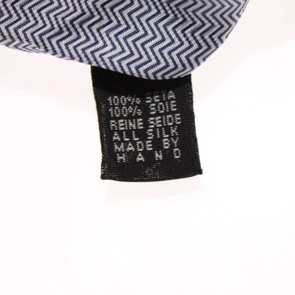 Drake's NWT Neck Tie in Blue & White Mini Chevron Pattern 100% Silk